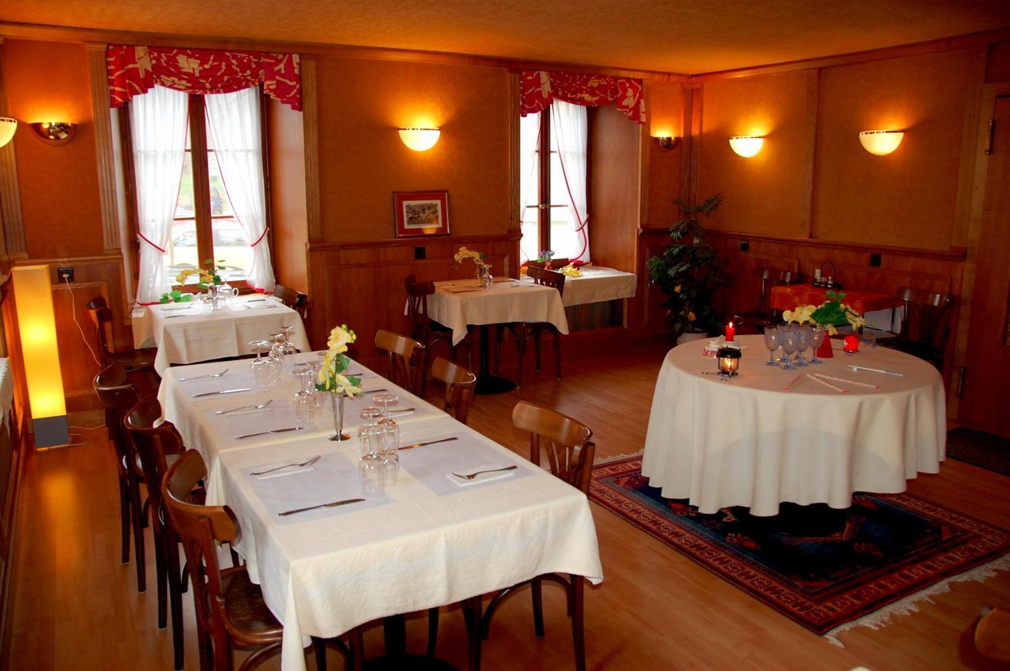 Hotel De L'Ours Vuiteboeuf Exteriör bild