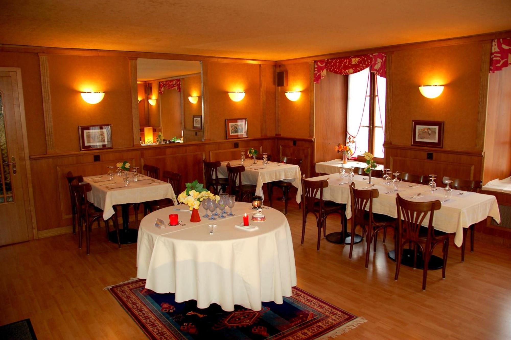 Hotel De L'Ours Vuiteboeuf Exteriör bild